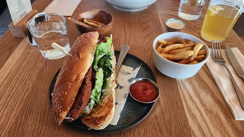 Four Winds Beach House & Brewery 2