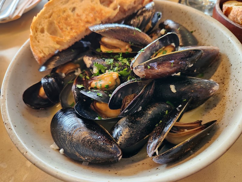 Four Winds Beach House & Brewery 4