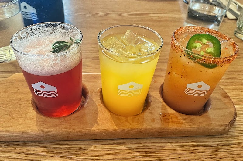 Four Winds Beach House & Brewery 5