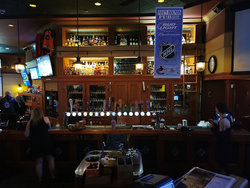 Fox'n Hounds Pub 4