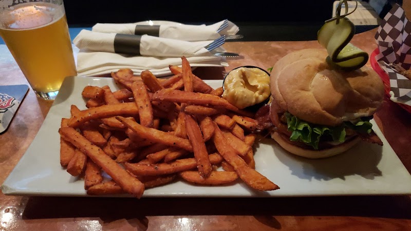 Hop & Vine Taphouse 3