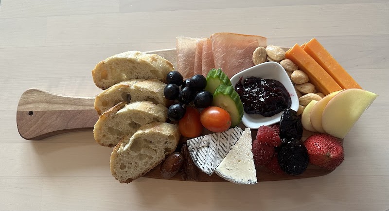 L' Apéro Wine and Cheese Bistro 3