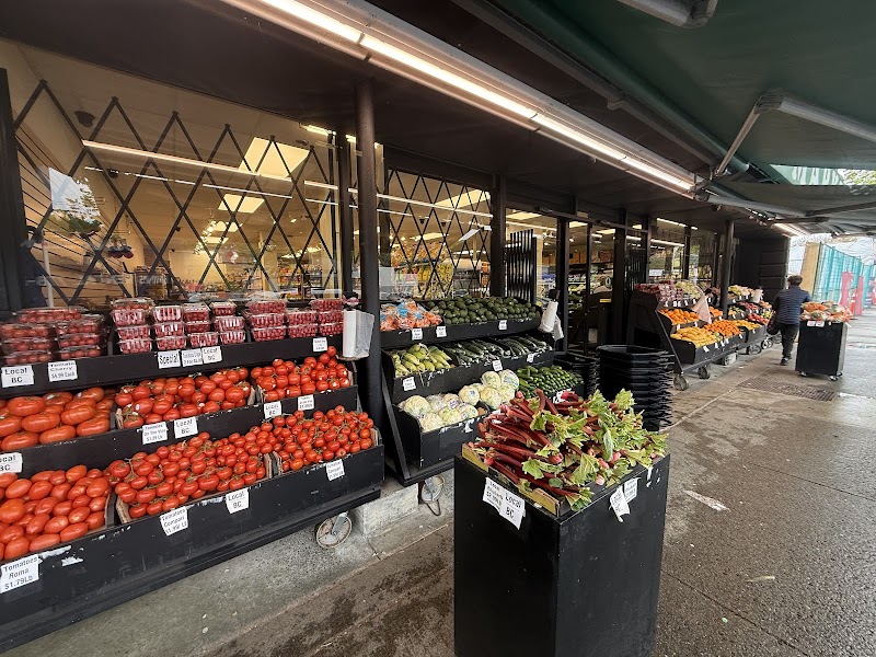 Lena Market 2