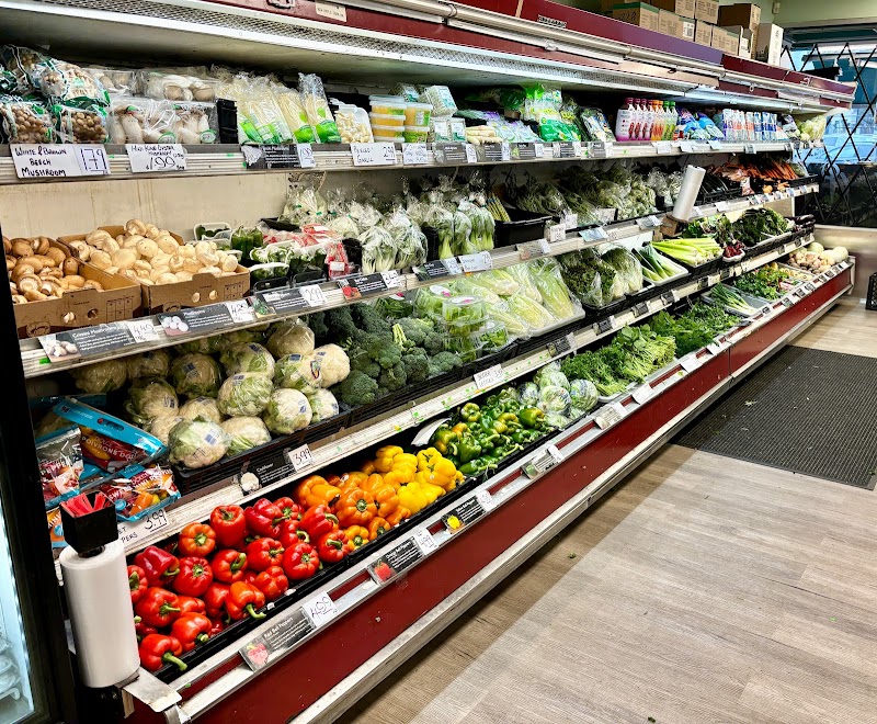 Lena Market 3