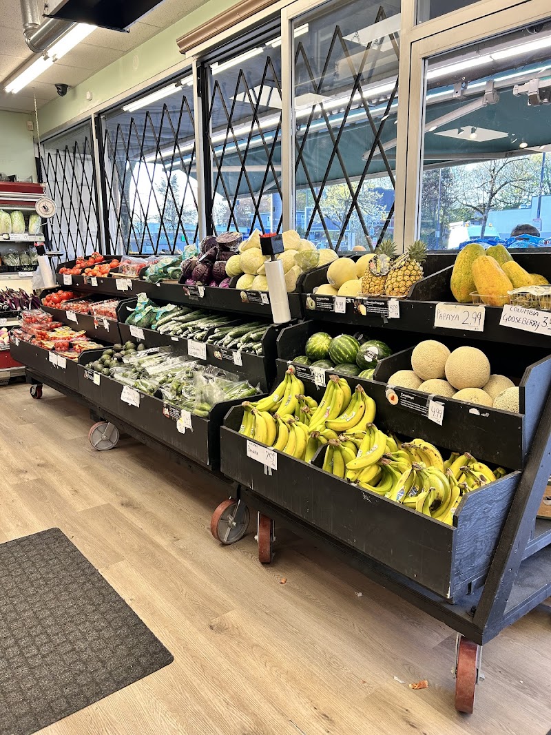 Lena Market 5