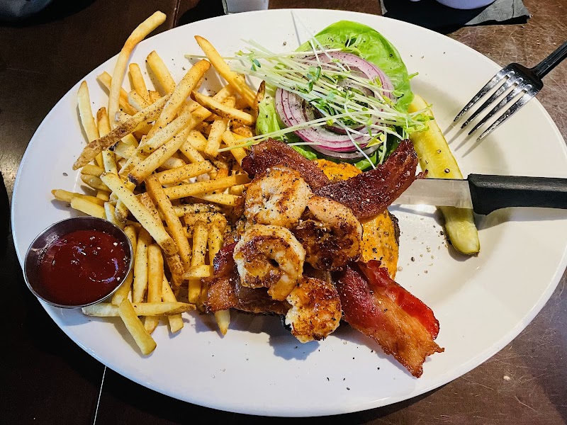 Lou's Grill 4
