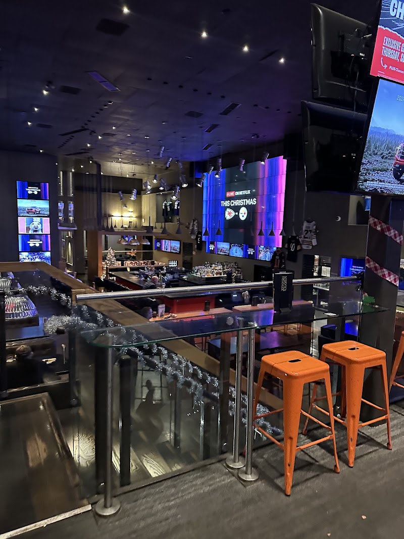 Shark Club Sports Bar & Grill 4