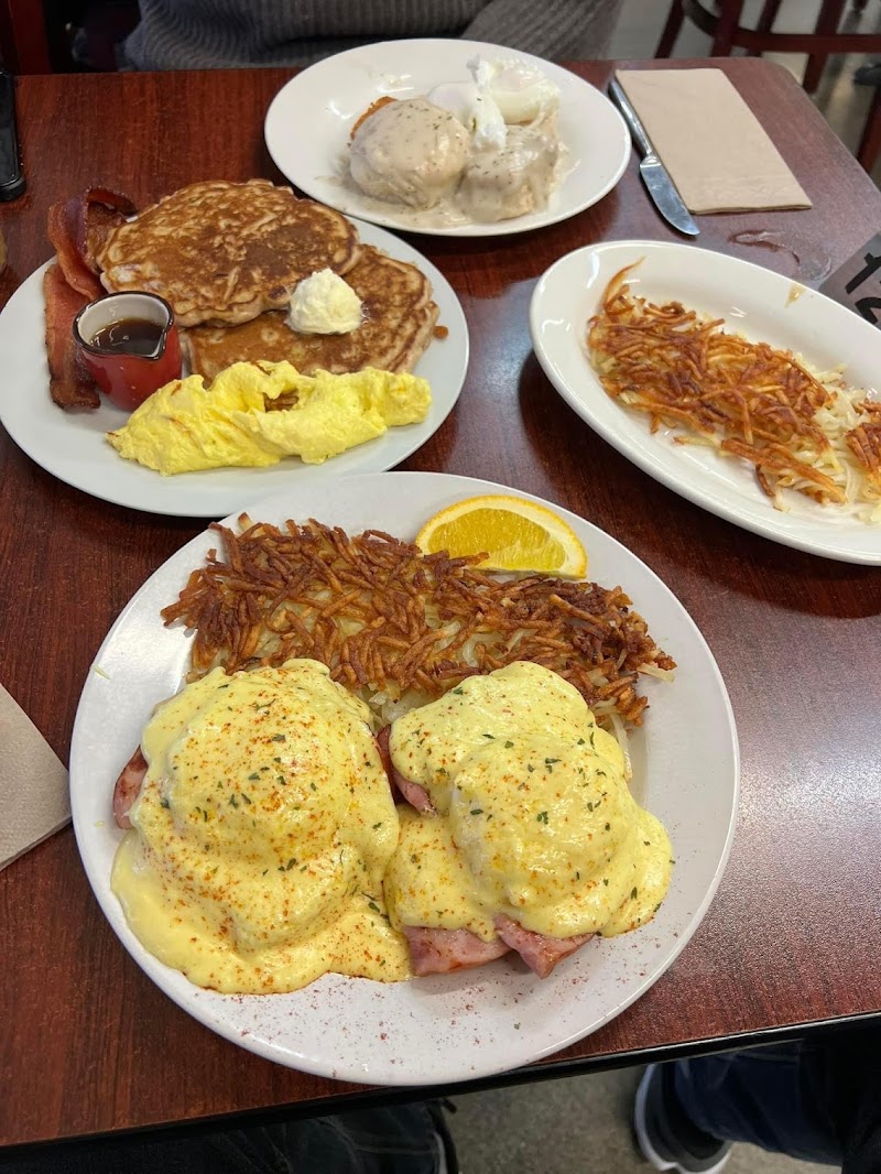 Ten Mile Cafe at Bellewood Farms 4